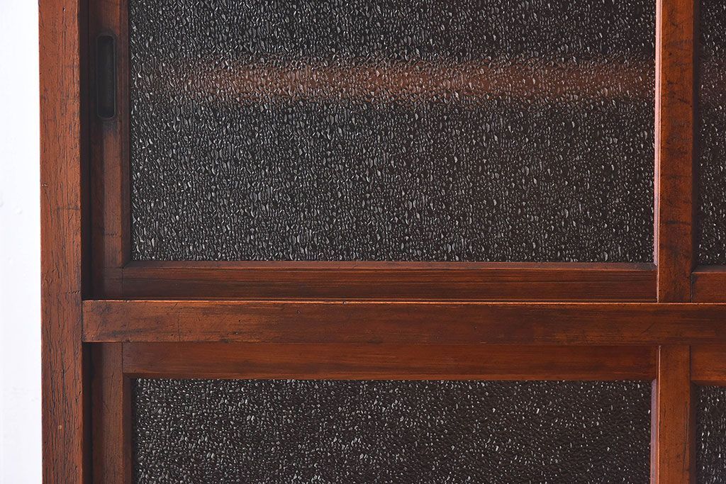 アンティーク家具　和製アンティーク　ダイヤガラス入り!古い木の質感が味わい深い収納棚(食器棚、戸棚)