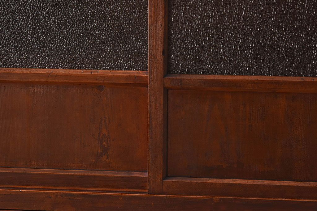 アンティーク家具　和製アンティーク　ダイヤガラス入り!古い木の質感が味わい深い収納棚(食器棚、戸棚)