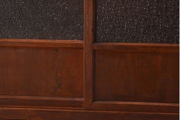 アンティーク家具　和製アンティーク　ダイヤガラス入り!古い木の質感が味わい深い収納棚(食器棚、戸棚)