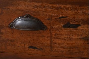 アンティーク家具　和製アンティーク　ダイヤガラス入り!古い木の質感が味わい深い収納棚(食器棚、戸棚)