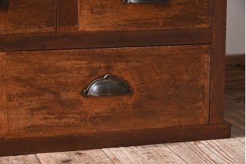 アンティーク家具　和製アンティーク　ダイヤガラス入り!古い木の質感が味わい深い収納棚(食器棚、戸棚)