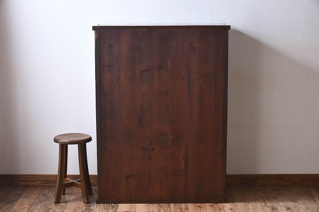 アンティーク家具　和製アンティーク　ダイヤガラス入り!古い木の質感が味わい深い収納棚(食器棚、戸棚)