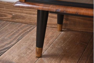 ヴィンテージ家具　イギリスビンテージ　エレガントなガラス戸が素敵なガラスキャビネット(ガラスケース、ショーケース)