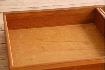 北欧スタイル家具　チーク材製　G-plan(ジープラン)　スタイリッシュなデザインのサイドボード(サイドキャビネット)