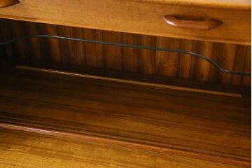 北欧スタイル家具　G-PLAN(ジープラン)　チーク材　機能性に優れたサイドボード(サイドキャビネット、リビングボード)