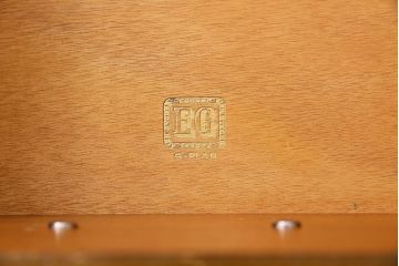 北欧スタイル家具　G-PLAN(ジープラン)　チーク材　機能性に優れたサイドボード(サイドキャビネット、リビングボード)