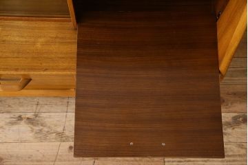 北欧スタイル家具　G-PLAN(ジープラン)　チーク材　機能性に優れたサイドボード(サイドキャビネット、リビングボード)