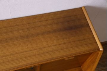 北欧スタイル家具　G-PLAN(ジープラン)　チーク材　機能性に優れたサイドボード(サイドキャビネット、リビングボード)