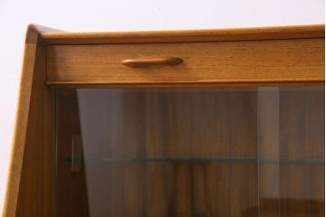 北欧スタイル家具　G-PLAN(ジープラン)　チーク材　機能性に優れたサイドボード(サイドキャビネット、リビングボード)