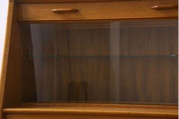 北欧スタイル家具　G-PLAN(ジープラン)　チーク材　機能性に優れたサイドボード(サイドキャビネット、リビングボード)