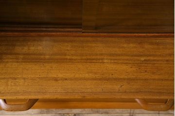 北欧スタイル家具　G-PLAN(ジープラン)　チーク材　機能性に優れたサイドボード(サイドキャビネット、リビングボード)