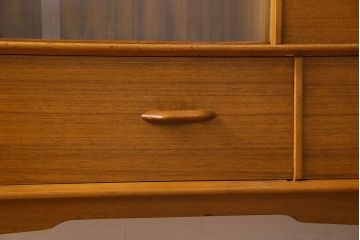 北欧スタイル家具　G-PLAN(ジープラン)　チーク材　機能性に優れたサイドボード(サイドキャビネット、リビングボード)