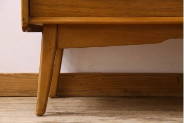 北欧スタイル家具　G-PLAN(ジープラン)　チーク材　機能性に優れたサイドボード(サイドキャビネット、リビングボード)