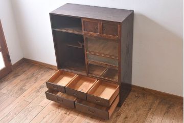 アンティーク家具　和製アンティーク　前面欅材　杢目が魅力的な茶箪笥(茶棚、収納棚)