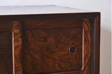 アンティーク家具　和製アンティーク　前面欅材　杢目が魅力的な茶箪笥(茶棚、収納棚)