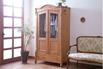 アンティーク家具　フランスアンティーク　パイン材の温もり溢れるキャビネット(ワードローブ、収納棚、戸棚)