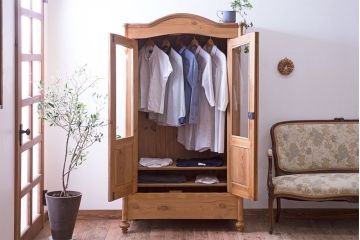 アンティーク家具　フランスアンティーク　パイン材の温もり溢れるキャビネット(ワードローブ、収納棚、戸棚)