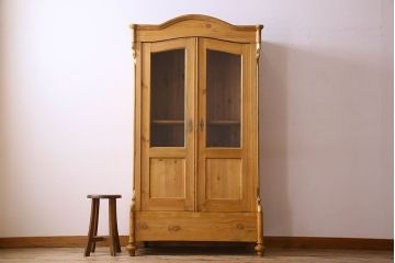 アンティーク家具　フランスアンティーク　パイン材の温もり溢れるキャビネット(ワードローブ、収納棚、戸棚)