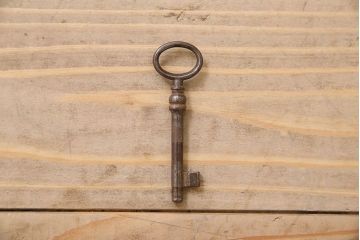 アンティーク家具　フランスアンティーク　パイン材の温もり溢れるキャビネット(ワードローブ、収納棚、戸棚)
