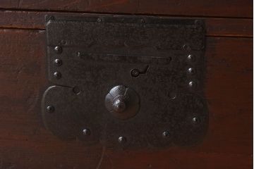 アンティーク家具　和製アンティーク　ヒノキ材天板でリメイクした時代箪笥ローボード(サイドボード)