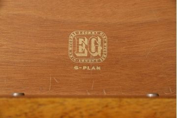北欧スタイル家具　G-PLAN(ジープラン)　Brandon(ブランドン)　機能性とデザイン性を両立したドレッサー(化粧台)