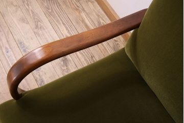 レトロ家具　昭和レトロ　カバ材　落ち着きのあるカラーのアームチェア(シングルソファ)