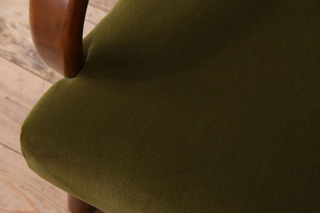 レトロ家具　昭和レトロ　カバ材　落ち着きのあるカラーのアームチェア(シングルソファ)