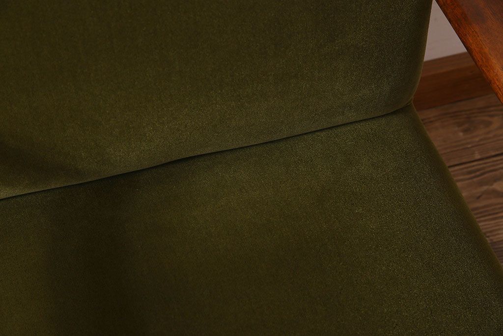 レトロ家具　昭和レトロ　カバ材　落ち着きのあるカラーのアームチェア(シングルソファ)