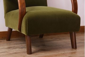 レトロ家具　昭和レトロ　カバ材　落ち着きのあるカラーのアームチェア(シングルソファ)