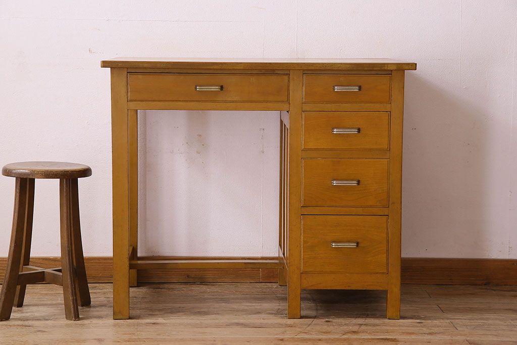 レトロ家具　レトロスタイル　和製アンティークの栓材製片袖机(デスク)