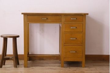 レトロ家具　レトロスタイル　和製アンティークの栓材製片袖机(デスク)