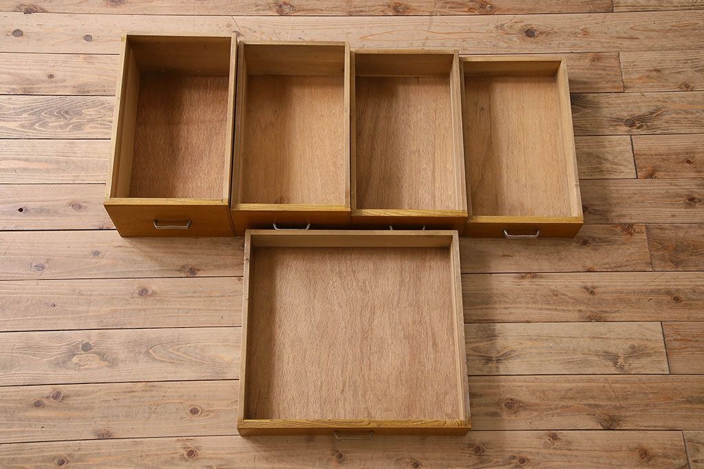 レトロ家具　レトロスタイル　和製アンティークの栓材製片袖机(デスク)