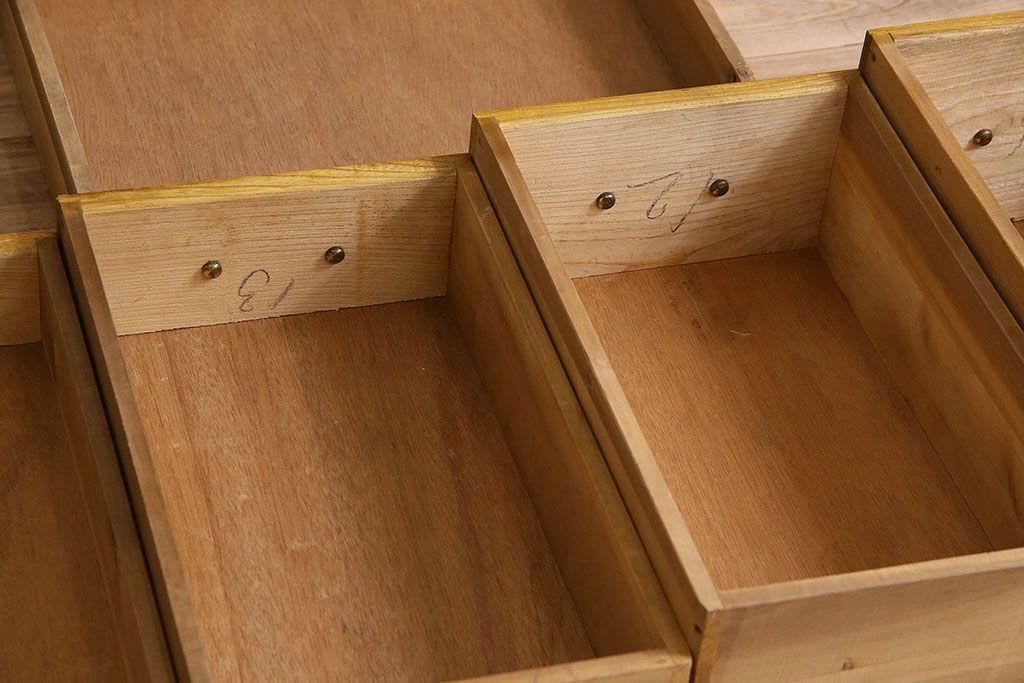 レトロ家具　レトロスタイル　和製アンティークの栓材製片袖机(デスク)