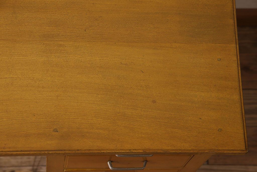 レトロ家具　レトロスタイル　和製アンティークの栓材製片袖机(デスク)