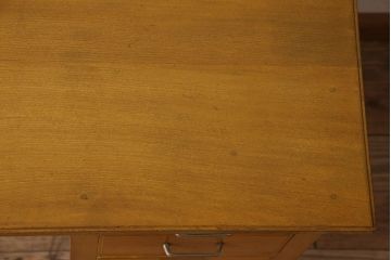 レトロ家具　レトロスタイル　和製アンティークの栓材製片袖机(デスク)