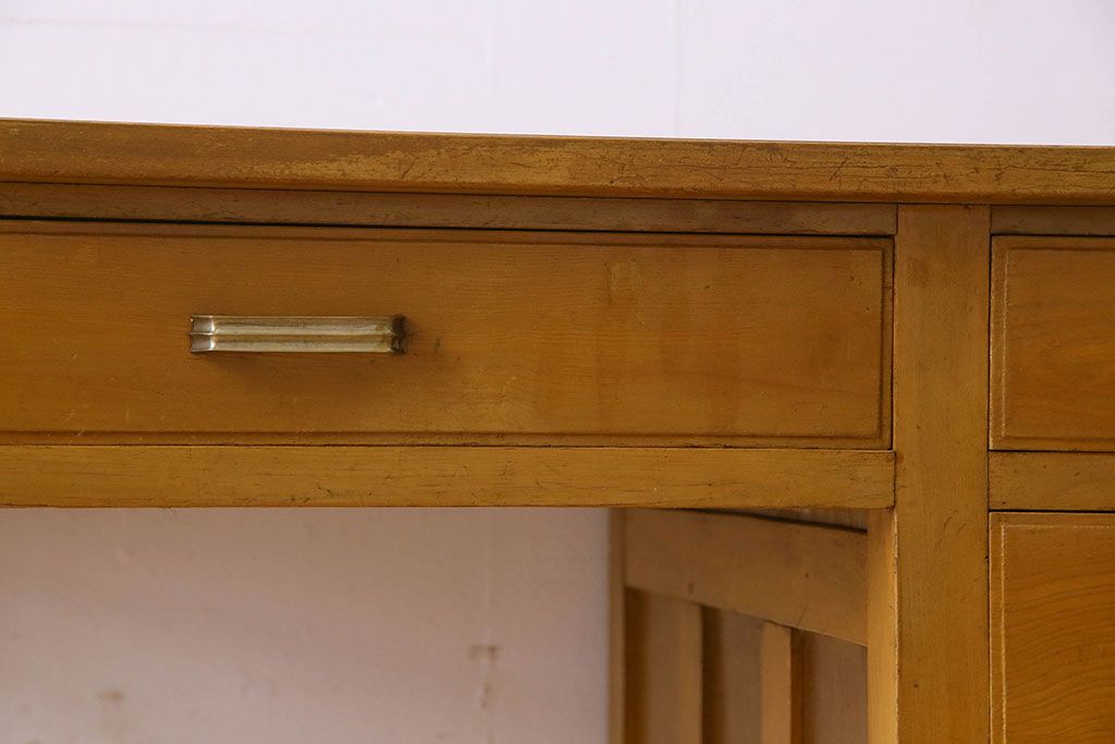 レトロ家具　レトロスタイル　和製アンティークの栓材製片袖机(デスク)