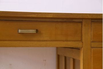 レトロ家具　レトロスタイル　和製アンティークの栓材製片袖机(デスク)