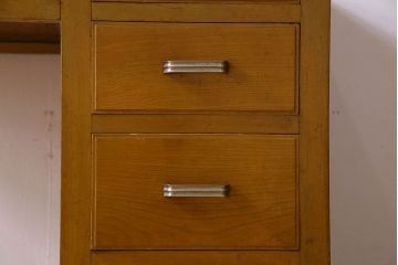 レトロ家具　レトロスタイル　和製アンティークの栓材製片袖机(デスク)