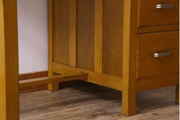 レトロ家具　レトロスタイル　和製アンティークの栓材製片袖机(デスク)