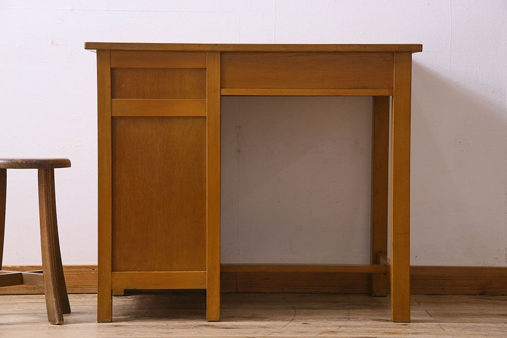 レトロ家具　レトロスタイル　和製アンティークの栓材製片袖机(デスク)