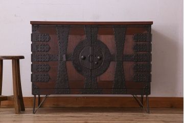 アンティーク家具　明治期!迫力のある鉄脚付き時代箪笥ローボード