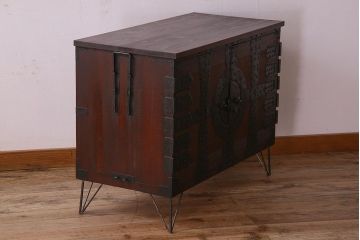 アンティーク家具　明治期!迫力のある鉄脚付き時代箪笥ローボード