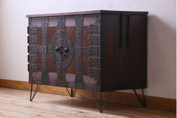 アンティーク家具　明治期!迫力のある鉄脚付き時代箪笥ローボード