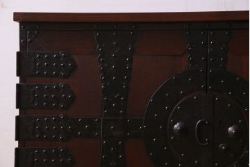 アンティーク家具　明治期!迫力のある鉄脚付き時代箪笥ローボード