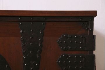 アンティーク家具　明治期!迫力のある鉄脚付き時代箪笥ローボード