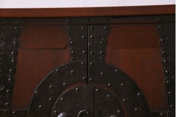 アンティーク家具　明治期!迫力のある鉄脚付き時代箪笥ローボード