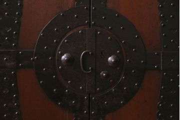 アンティーク家具　明治期!迫力のある鉄脚付き時代箪笥ローボード