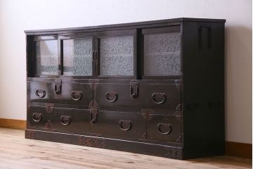 アンティーク家具　古民具・骨董　明治期　六尺　台輪付き!結霜ガラス引き戸の大川箪笥サイドボード(水屋箪笥)(2)