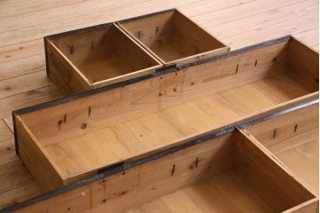 アンティーク家具　古民具・骨董　明治期　六尺　台輪付き!結霜ガラス引き戸の大川箪笥サイドボード(水屋箪笥)(2)