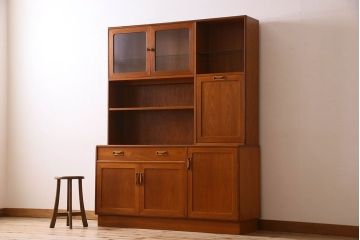 G-PLAN(ジープラン)　北欧スタイル家具　機能性に優れたサイドキャビネット(サイドボード)
